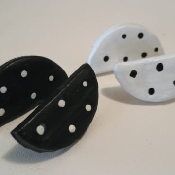 Komplet naušnica na točkice - crna i bijela