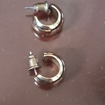 Lijepe okrugle naušnice