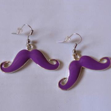 Ljubičaste naušnice brkovi