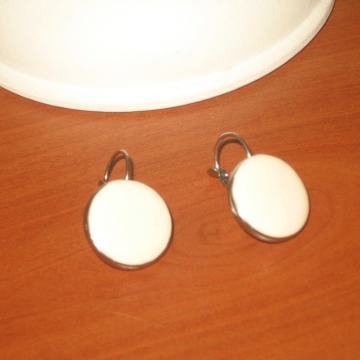 BIJELE NAUŠNICE - NOVO