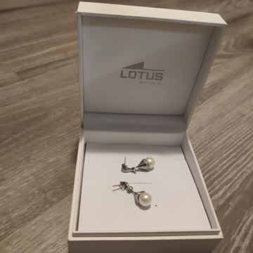 LOTUS SREBRNE NAUŠNICE
