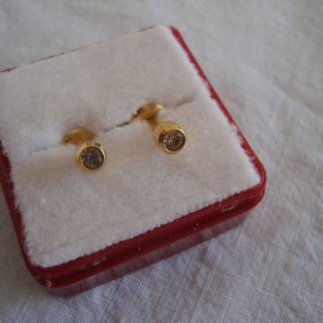 medicinske naušnice sa biserima