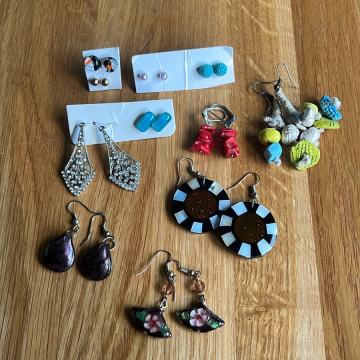 Nakit 11 različitih naušnica