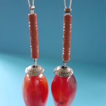 Narančaste viseće naušnice sa srebrnim detaljima
