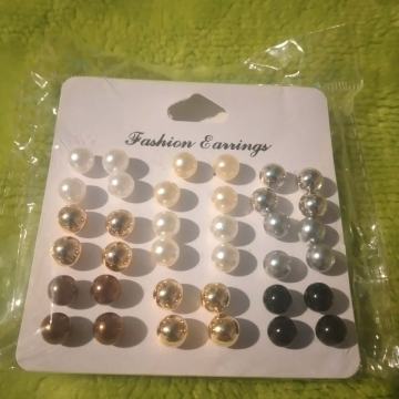 Naušnice 18 pari novo raznih boja u kompletu il odvojeno šaljem poštom