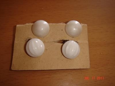 naušnice iz 60 tih staklovina