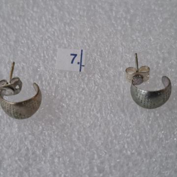 NAUŠNICE-7. Savinuti list-srebrne boje. 6 mm. Mob