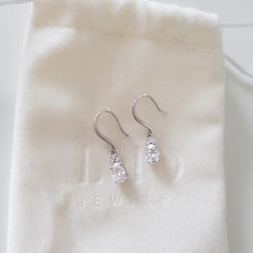 Nove naušnice od bijelog zlata i moissanita