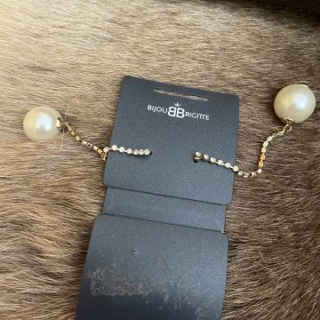 Nove naušnice biser  i narukvica masivna od pliša