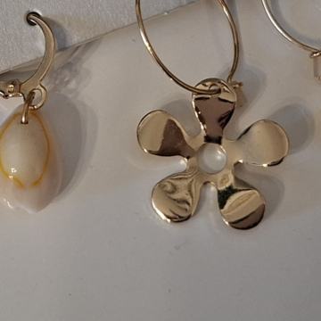 NAUŠNICE - NOVO - BOJA ZLATA  - 2 para za 10 eur