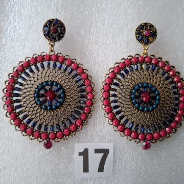 NAUŠNICE. Br-17. Staro. Okrugle ploče zlatne boje sa elementima. Mob