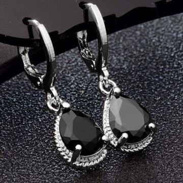 Naušnice s crnim kristalićima