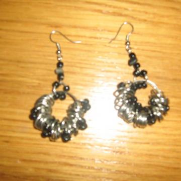 Nausnice sa crnim perlicama