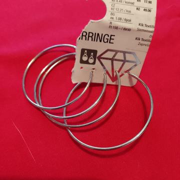 Naušnice dva para .