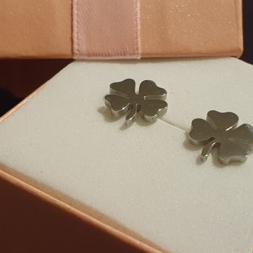 Naušnice kirurški čelik na šaraf djetelina