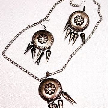 Naušnice i ogrlice u setovima