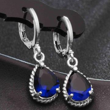 Naušnice s plavim kristalićem