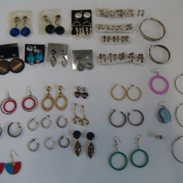 *** NAUŠNICE - POVOLJNO PRODAJEM ***