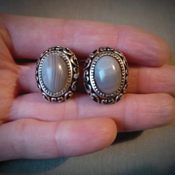 naušnice sa sivim kamenom (ahat)