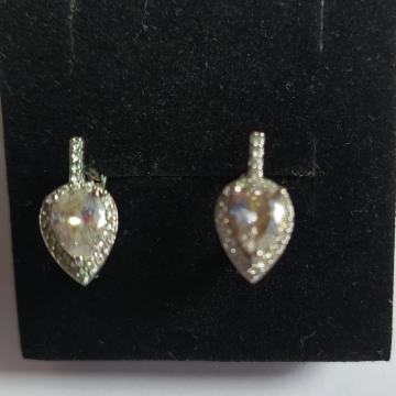 naušnice sa cirkonima