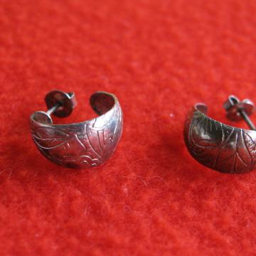 NAUŠNICE starinske-Savinuti list. SAND-2