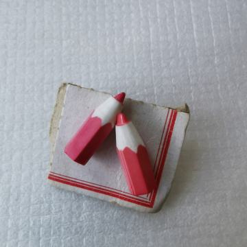 Roza olovka naušnice roze olovke