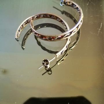 posrebrene naušnice i ogrlica...