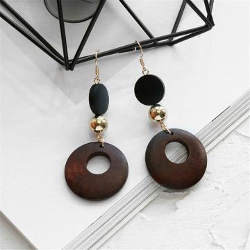 SOFISTICIRANE VISEĆE NAUŠNICE