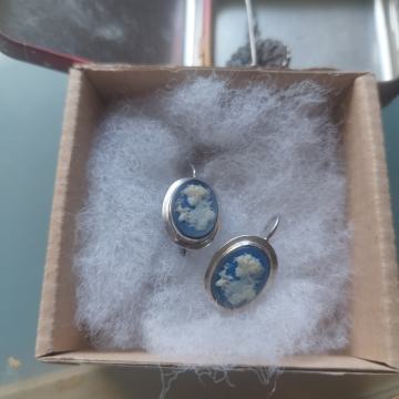 nove srebrne naušnice s Cameom