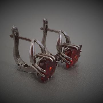 SREBRNE NAUŠNICE S CRVENIM KAMENOM 4,75G .925 ***DO 12 RATA***