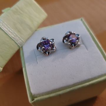 Srebrne naušnice na šaraf, 925, sa ljubičastim kamenom