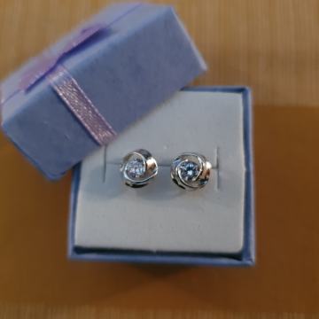 Srebrne naušnice na šaraf, 925, sa prozirnim kamenom