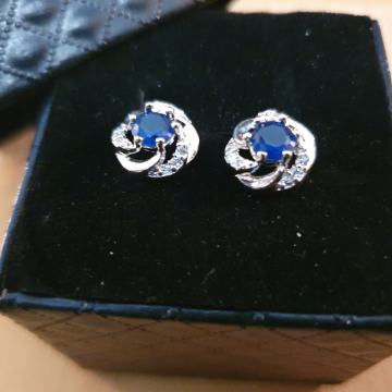 Srebrne naušnice na šaraf, 925, sa tamno plavim kamenom