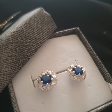 Srebrne naušnice na šaraf, žig 925, sa tamno plavim kamenom