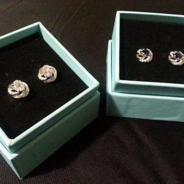 Srebrne naušnice, žig 925 sa plavim ili prozirnim kamenom