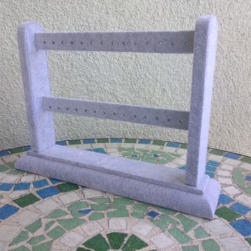 Stalak za naušnice na 2 razine (drvo + sivi pliš) - NOVO