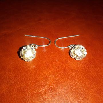 Stare bijele naušnice - BIŽUTERIJA