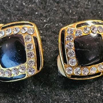 VINTIĐ POZLAČENE NAUŠNICE - ONIX I SVAROVSKI KRISTALI