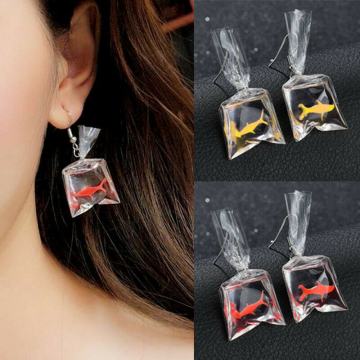 VISEĆE NAUŠNICE RINČICE MINĐUŠE RIBICA U PAKETIĆU AKVARIJ ŽIVOTINJA