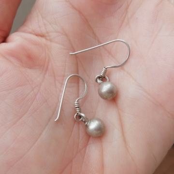 Viseće naušnice kuglice - srebro 925