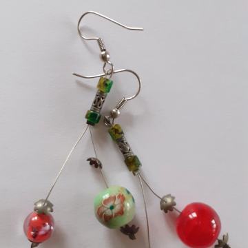 Zeleno crvene naušnice idealne za blagdane