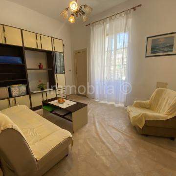 PRILIKA!2.580 EUR/M2! STAN 52 M2 , 1.KAT , PARKING , ŠIRI CENTAR,PULA