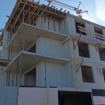 70 metara od mora, 125,25 m2, garažno mjesto, vrt