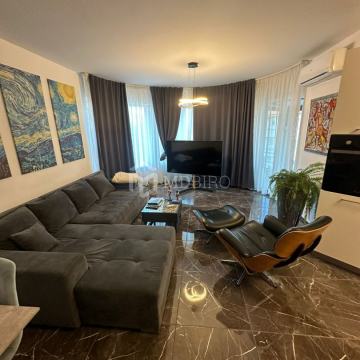 3S+DB s vlastitim parkingom, terasom, vrtom i pogledom na more