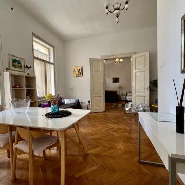 4-SOBNI GRAÐANSKI STAN S VLASTITIM PARKINGOM, PALMOTIĆEVA ULICA (81 m2