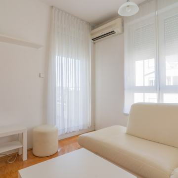 A. ŠOLJANA: 2-SOB, 48 M2, 4. KAT, LOĐA - SUNČAN, S POGLEDOM