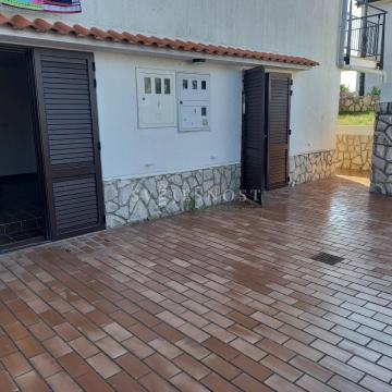 Apartman 57,27 m2 u prizemlju sa terasom, okućnicom i parkirnim mjesto