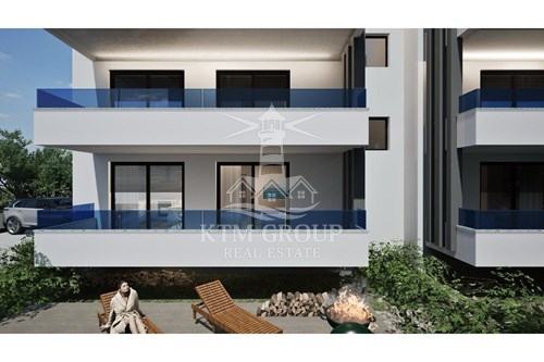 Apartman sa krovnom terasom - 200 m od mora!!!