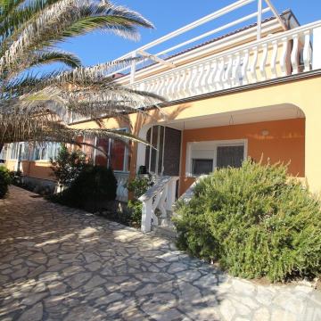 Apartman Prizemlje 140 m. do mora
