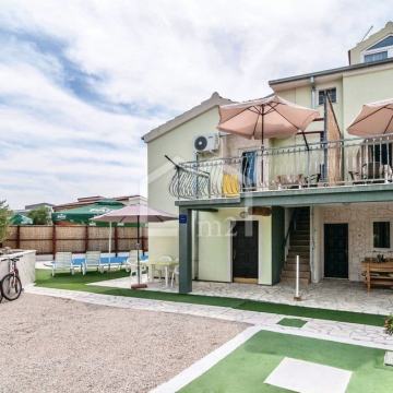 APARTMANSKA KUĆA BLIZINA MORA - S VEZOM ZA BROD